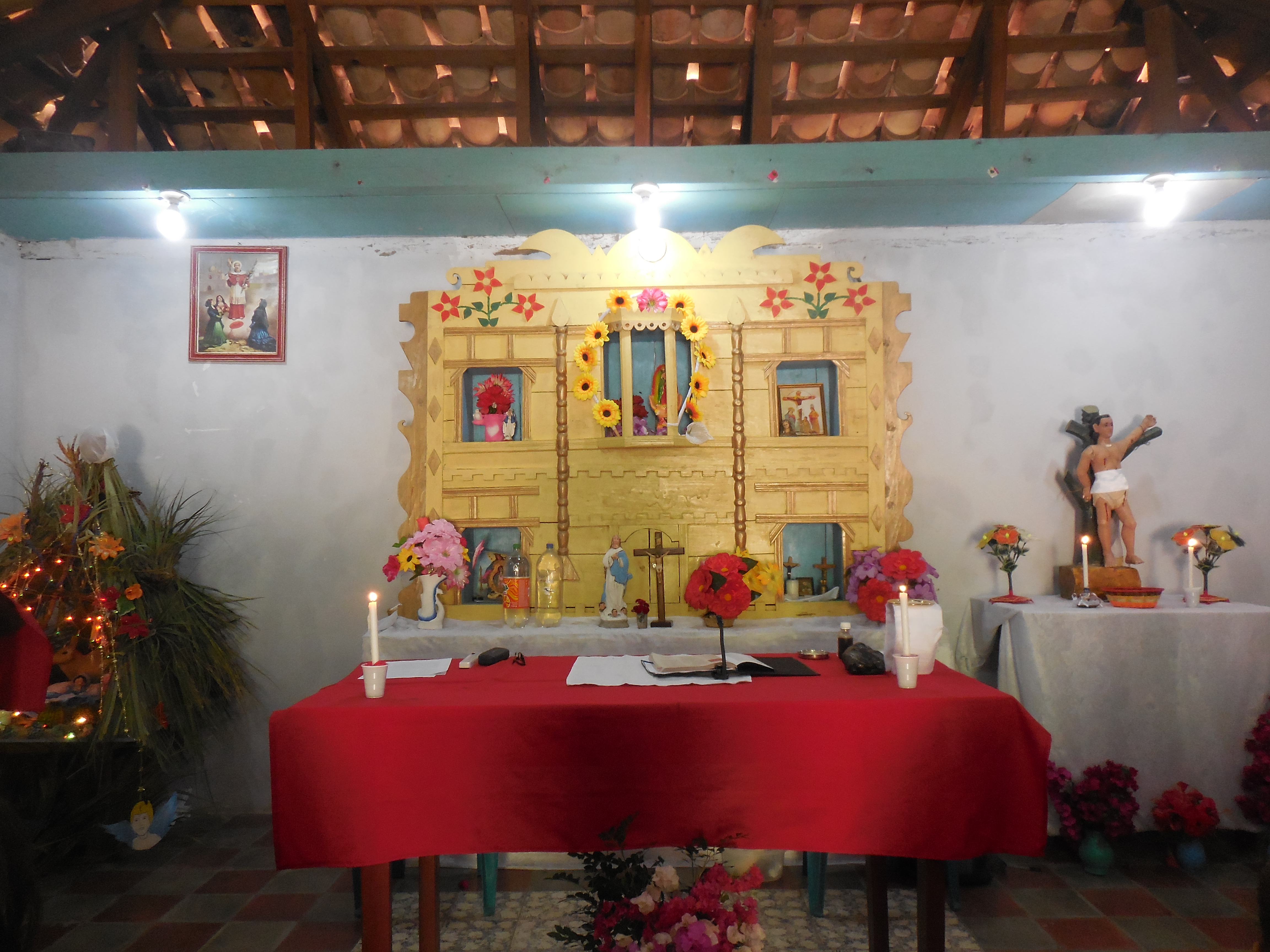 Altar of the Church of Saracarán/Cafetales